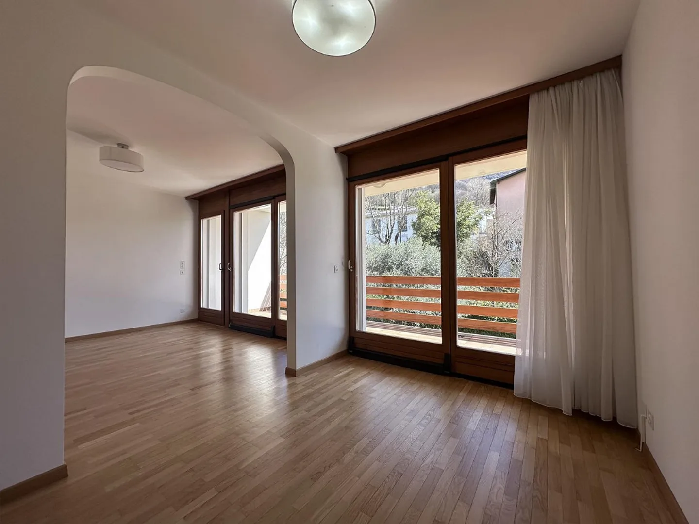 SPECTACULAR AND SPACIOUS SEMI-DETACHED HOUSE IN CADRO - Photo 9 of 13