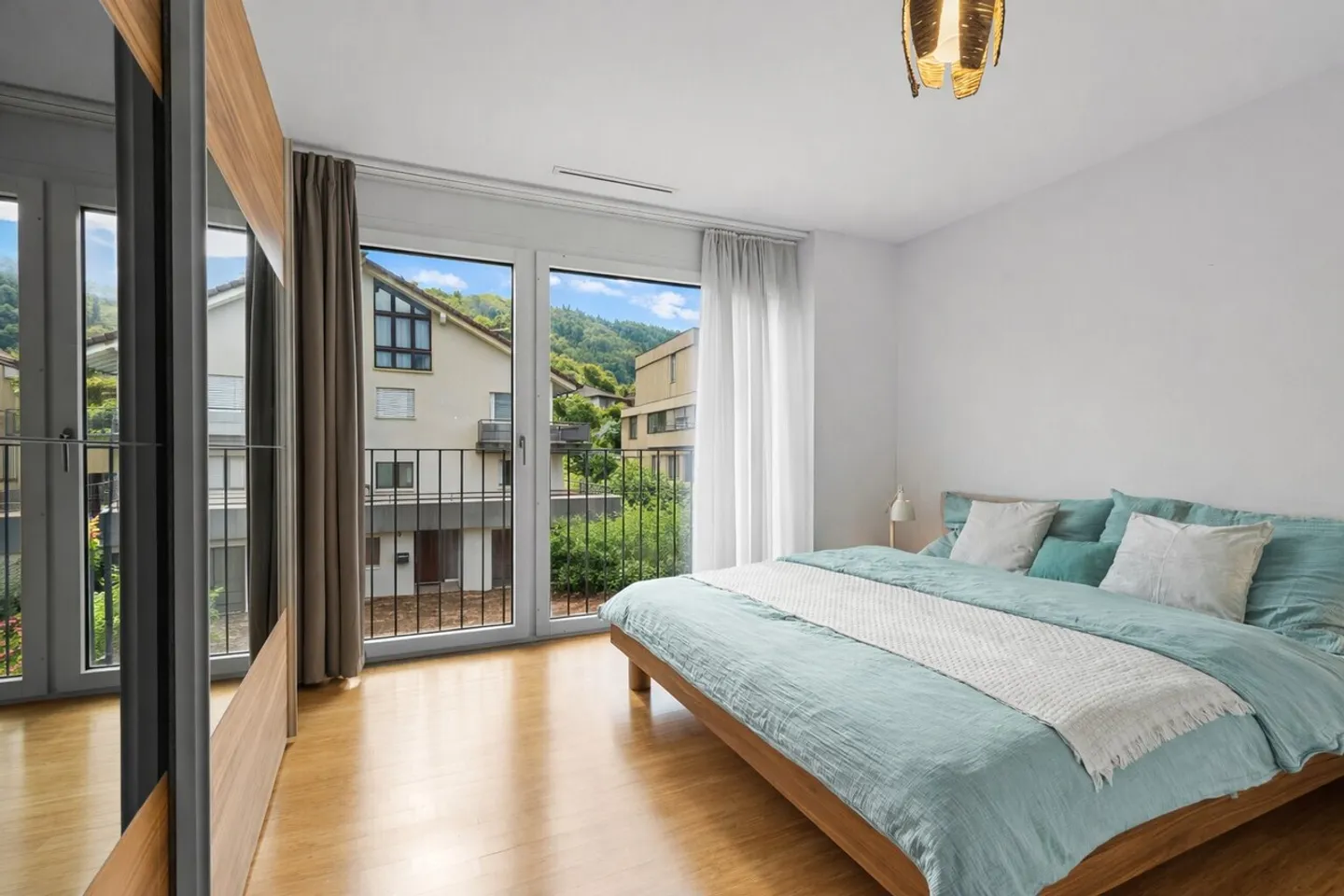 Modern Apartment with Large Terrace - Photo 18 of 23