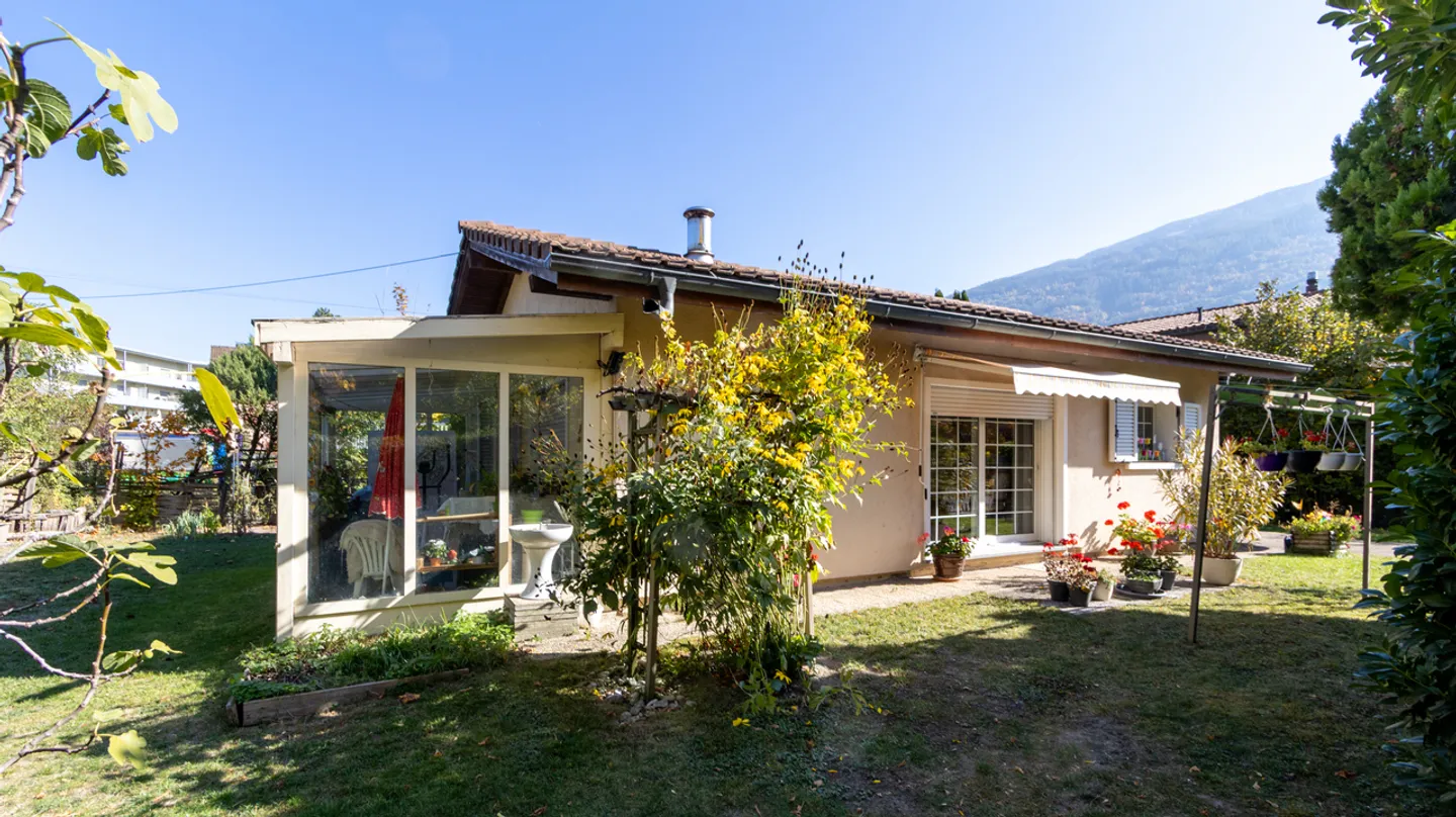 A LOUER VILLA DE CHARME SUR UN NIVEAU A SION - Photo 1 sur 10