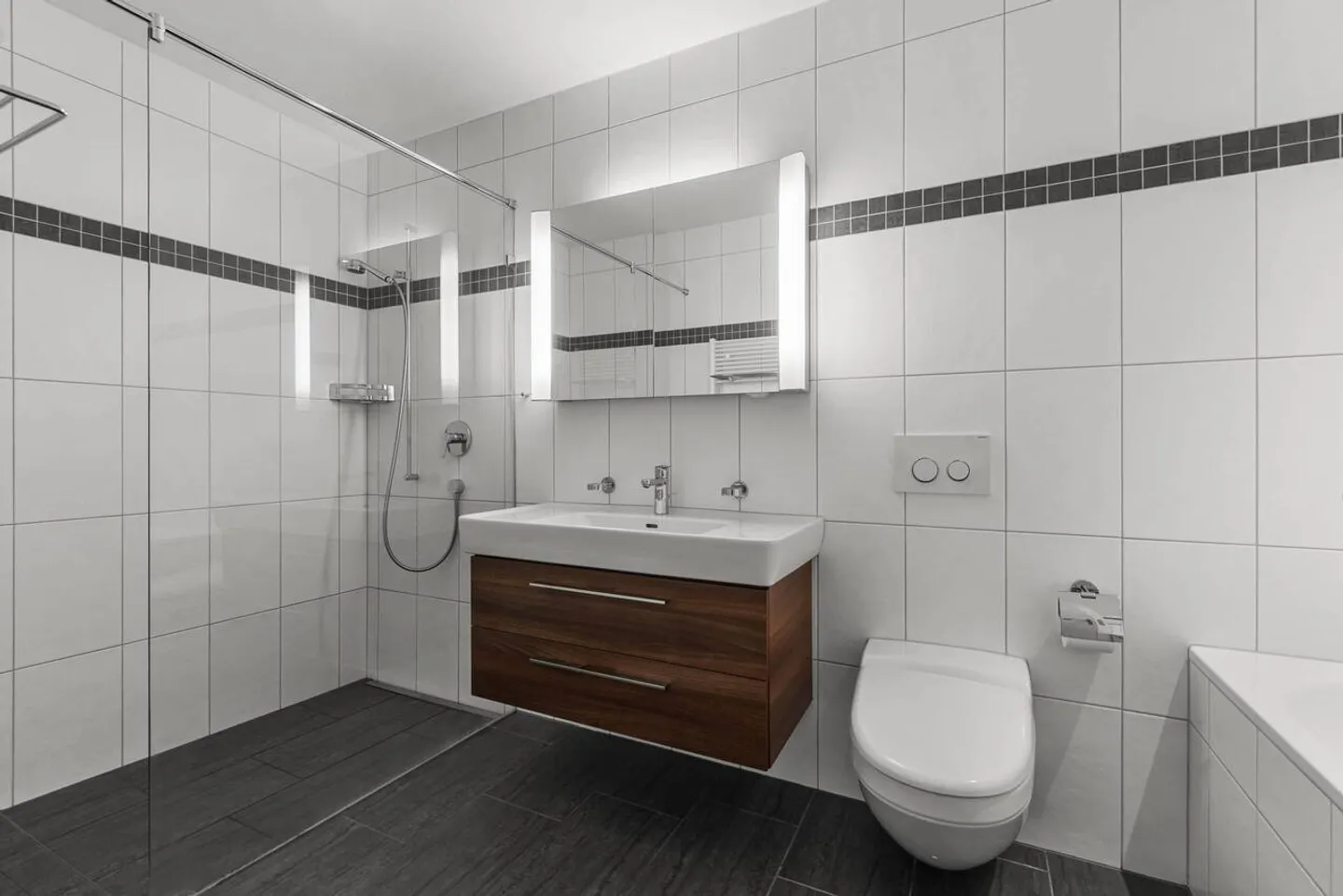 Modern Apartment with Large Terrace - Photo 22 of 23