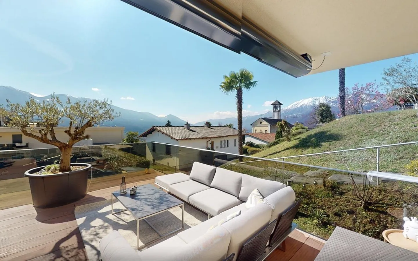 Elegante appartamento con una spaziosa oasi esterna e piscina - Foto 4 di 23