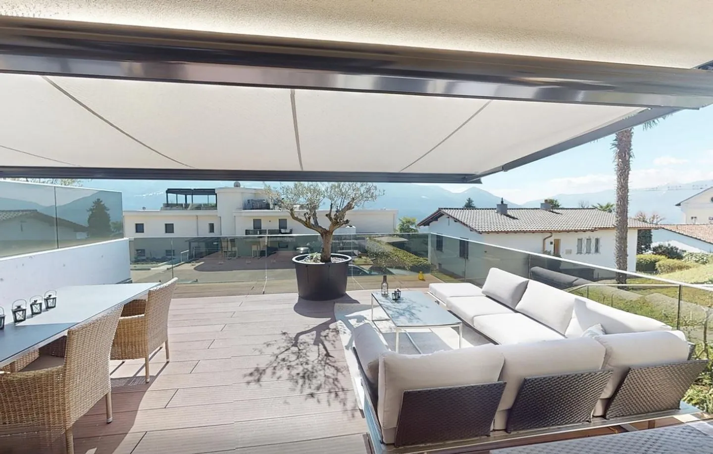 Elegante appartamento con una spaziosa oasi esterna e piscina - Foto 5 di 23