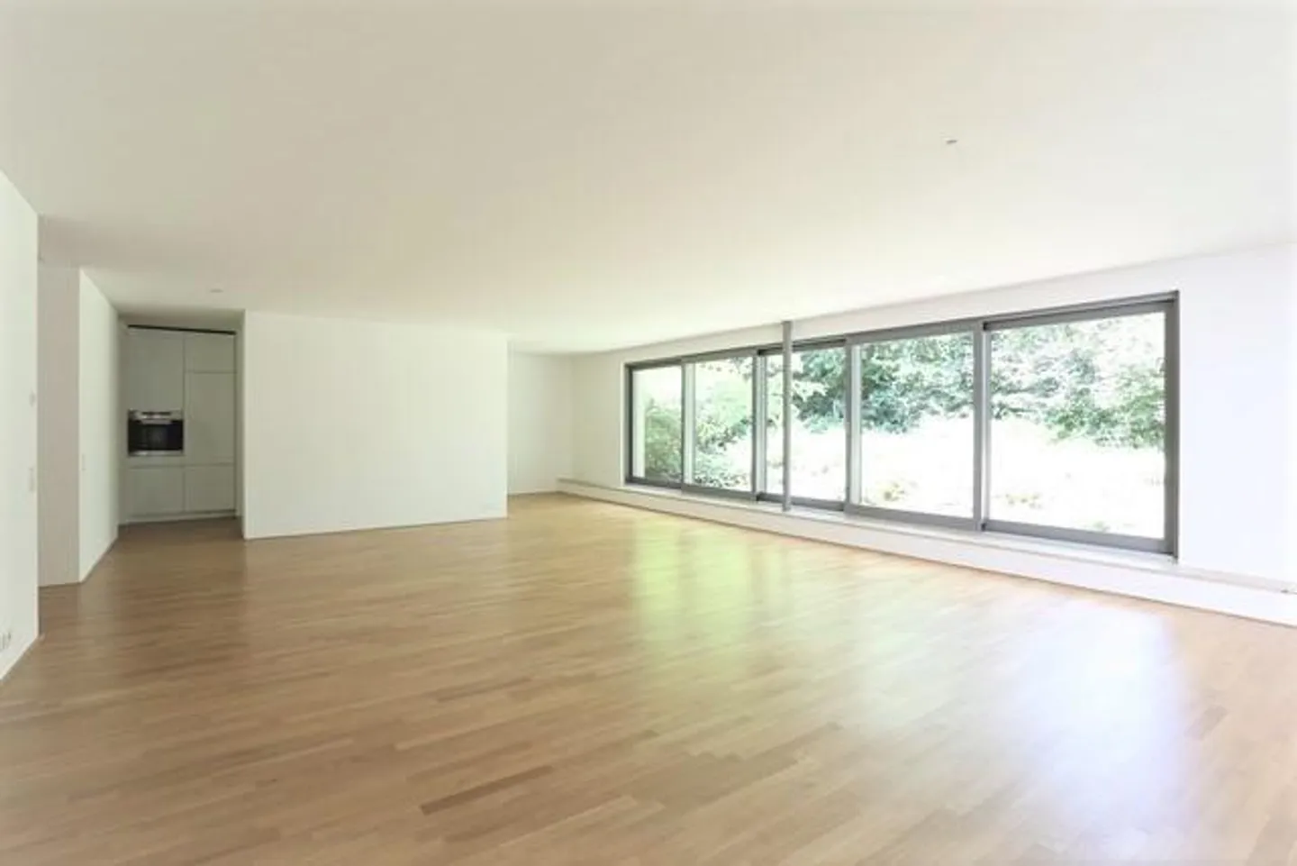 Exclusive, spacious garden apartment on the Bruderholz - Photo 2 of 9