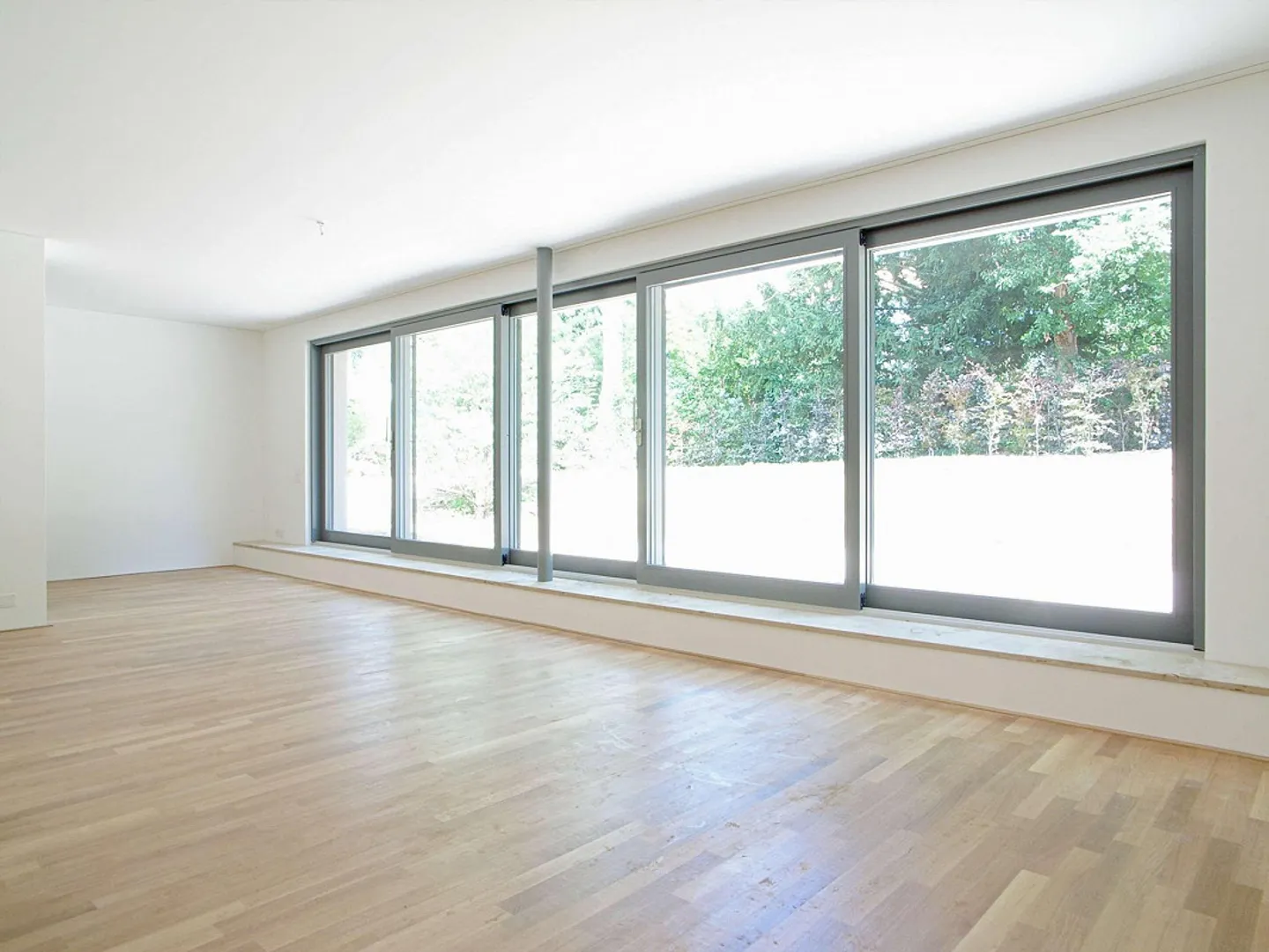 Exclusive, spacious garden apartment on the Bruderholz - Photo 4 of 9