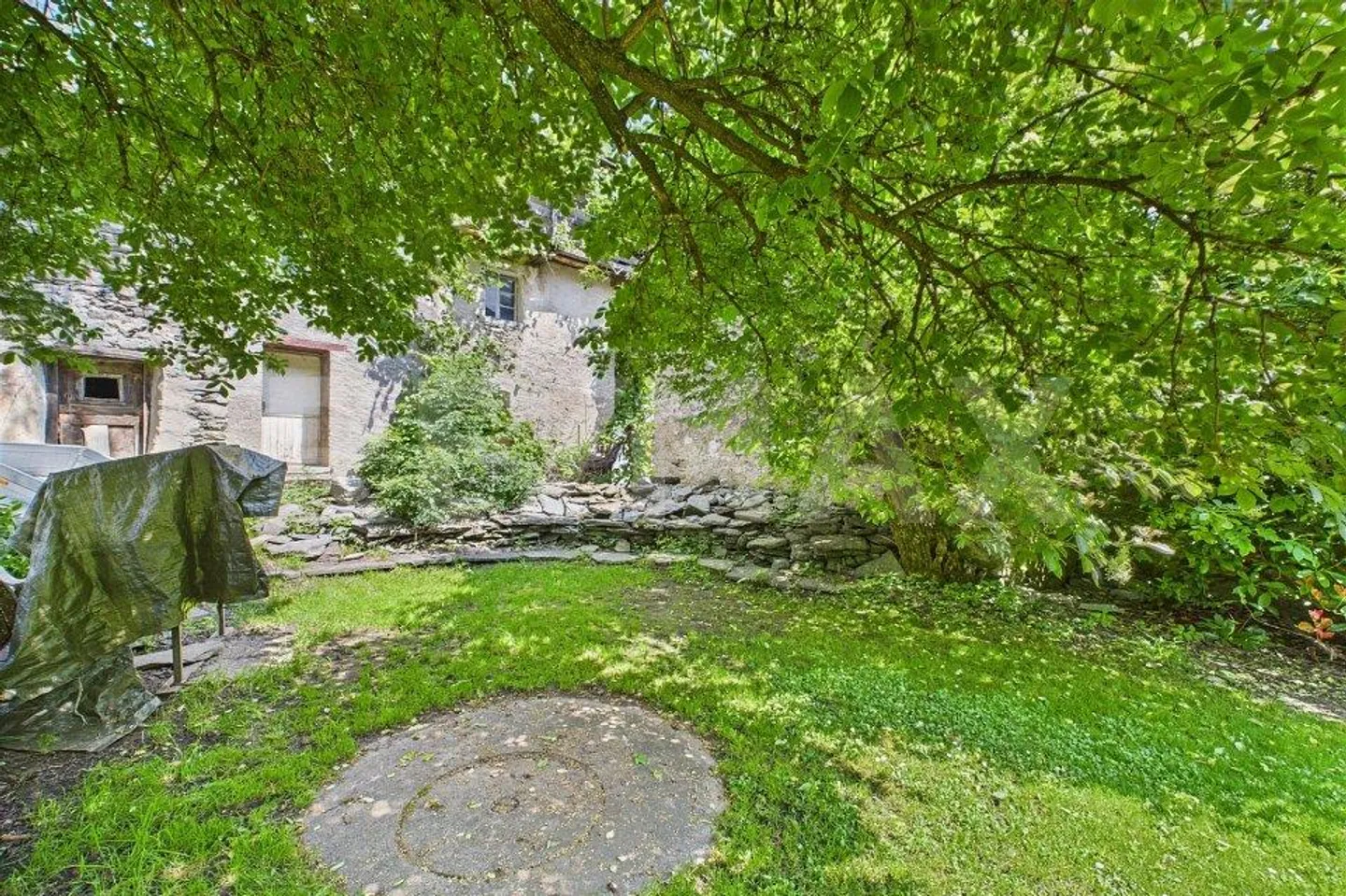 Pierre après pierre pour une maison de rêve - Rustique à rénover totalement - Photo 10 sur 13