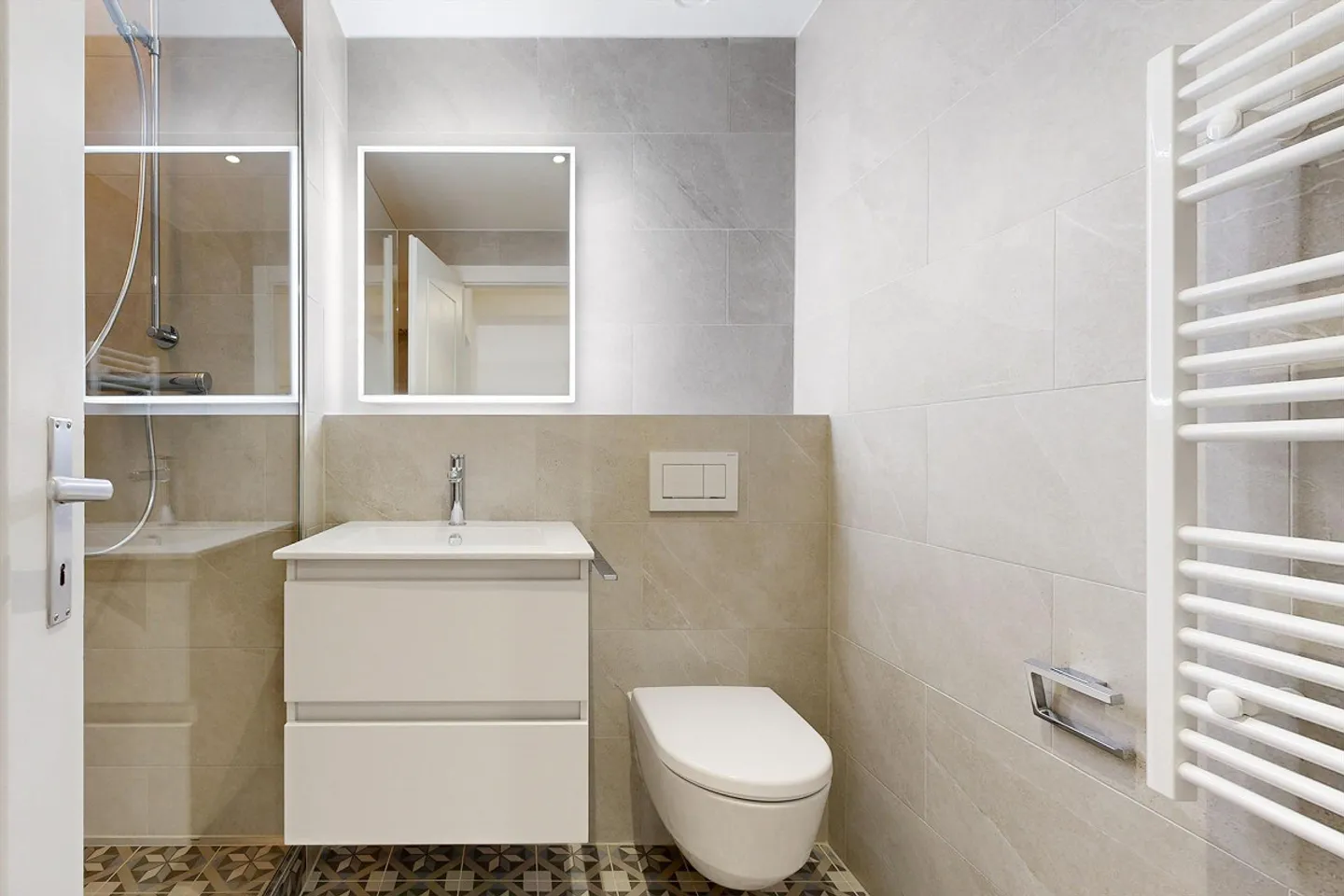 Bellissimo appartamento ad un piano superiore! - Foto 8 di 11