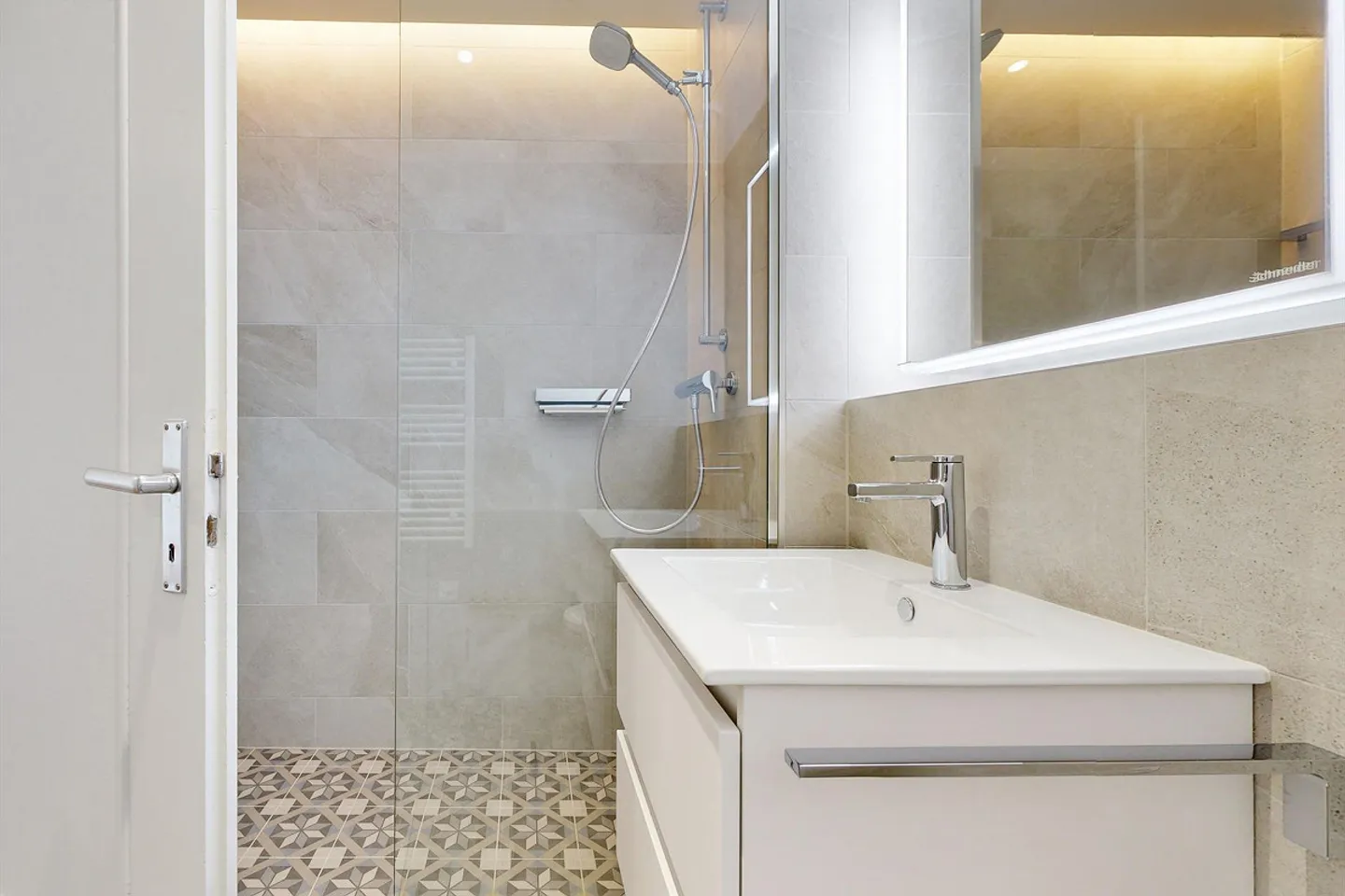 Bellissimo appartamento ad un piano superiore! - Foto 9 di 11