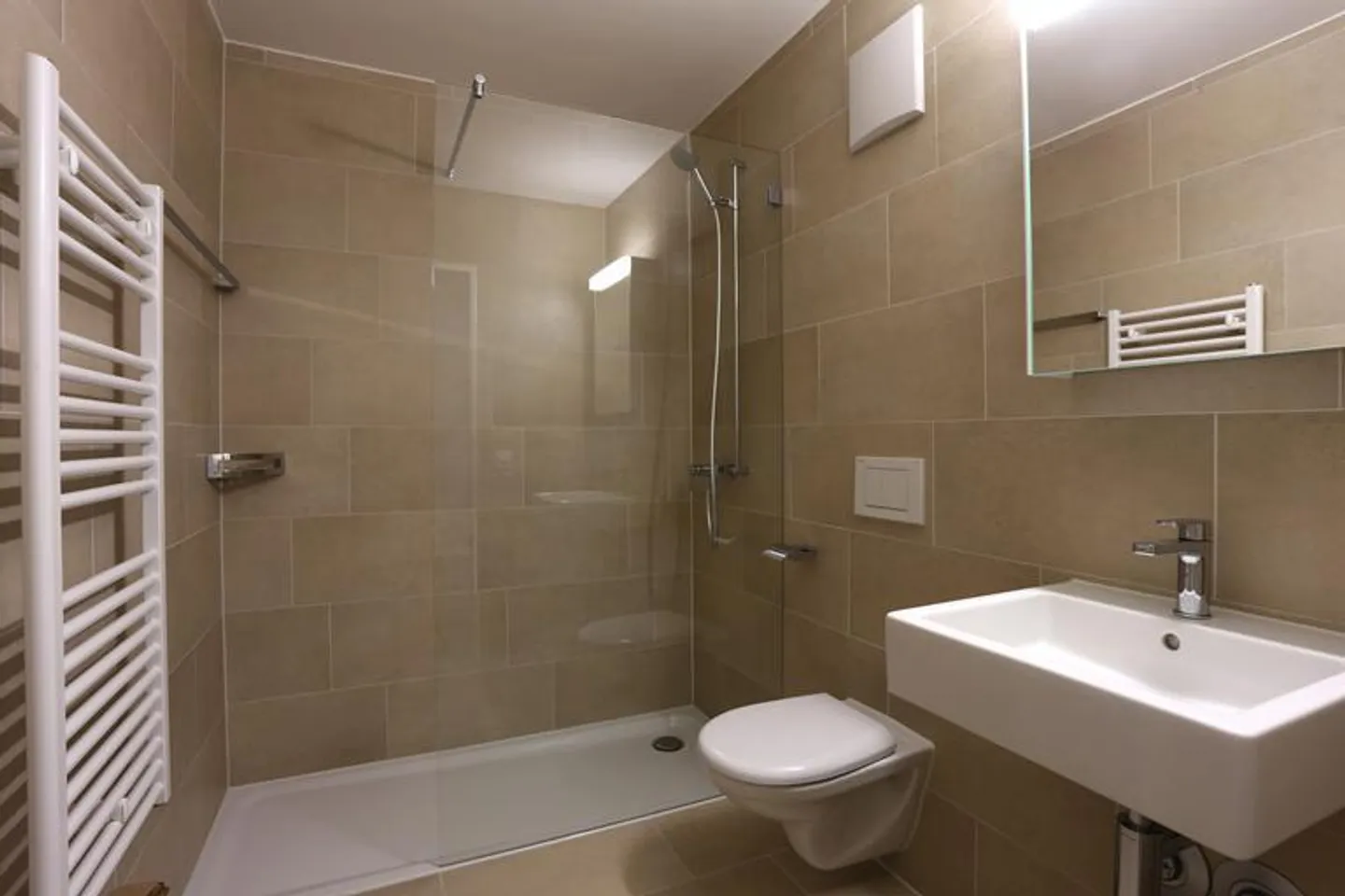 Modernes Studio Nähe Lange Erlen - Foto 3 von 5