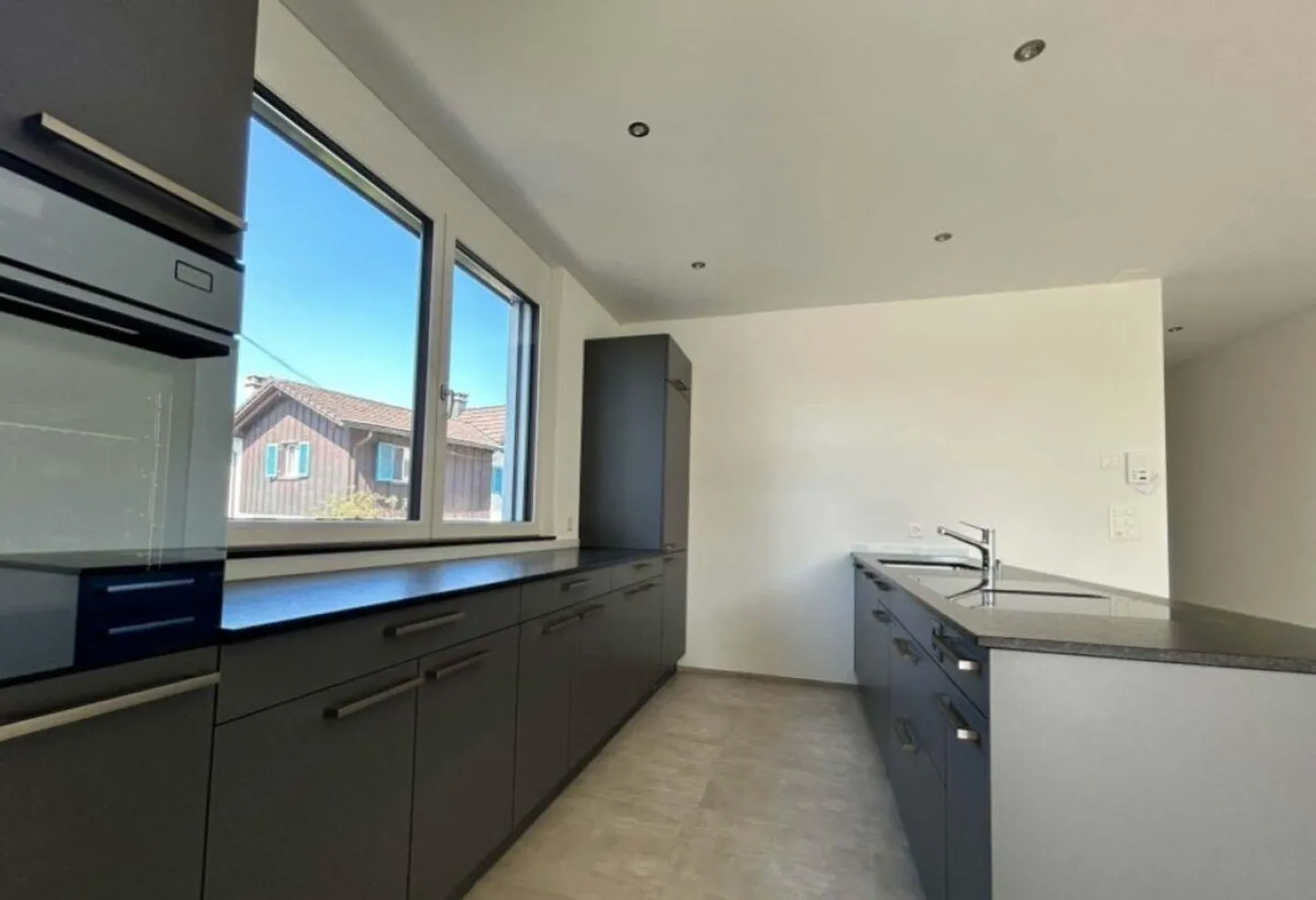 3.5 Room Apartment - Photo 3 of 7