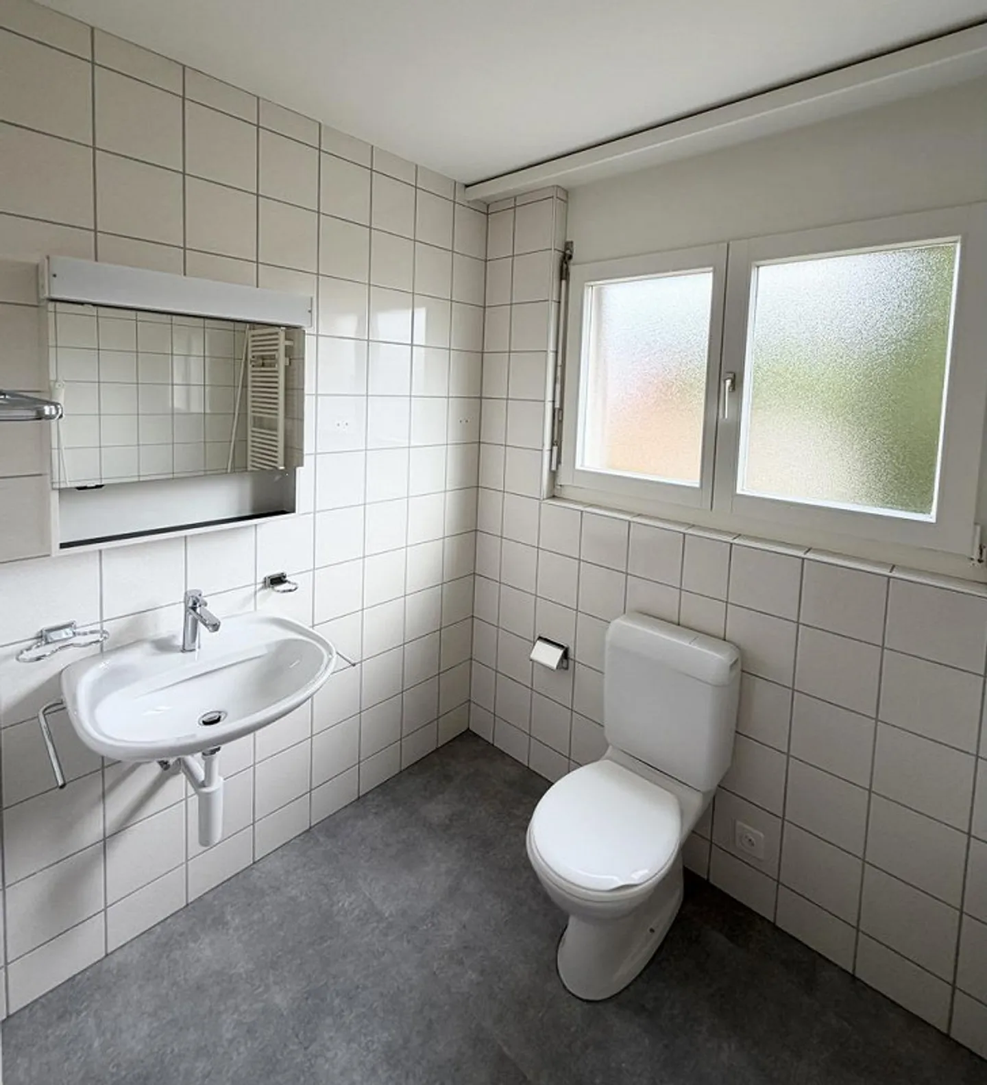 Appartement spacieux de 4 pièces dans un quartier familial à Aesch - Photo 11 sur 12