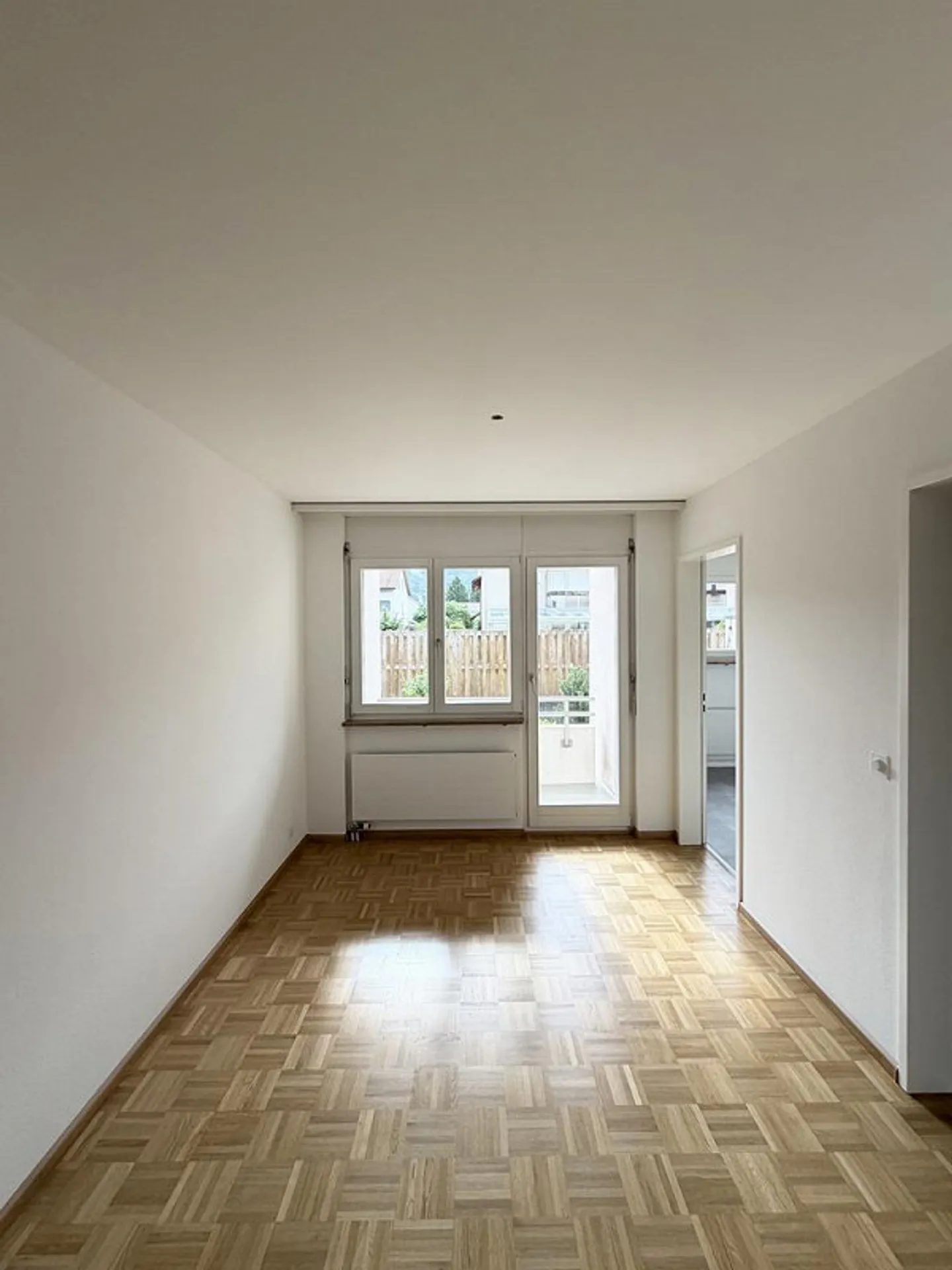 Appartement spacieux de 4 pièces dans un quartier familial à Aesch - Photo 5 sur 12