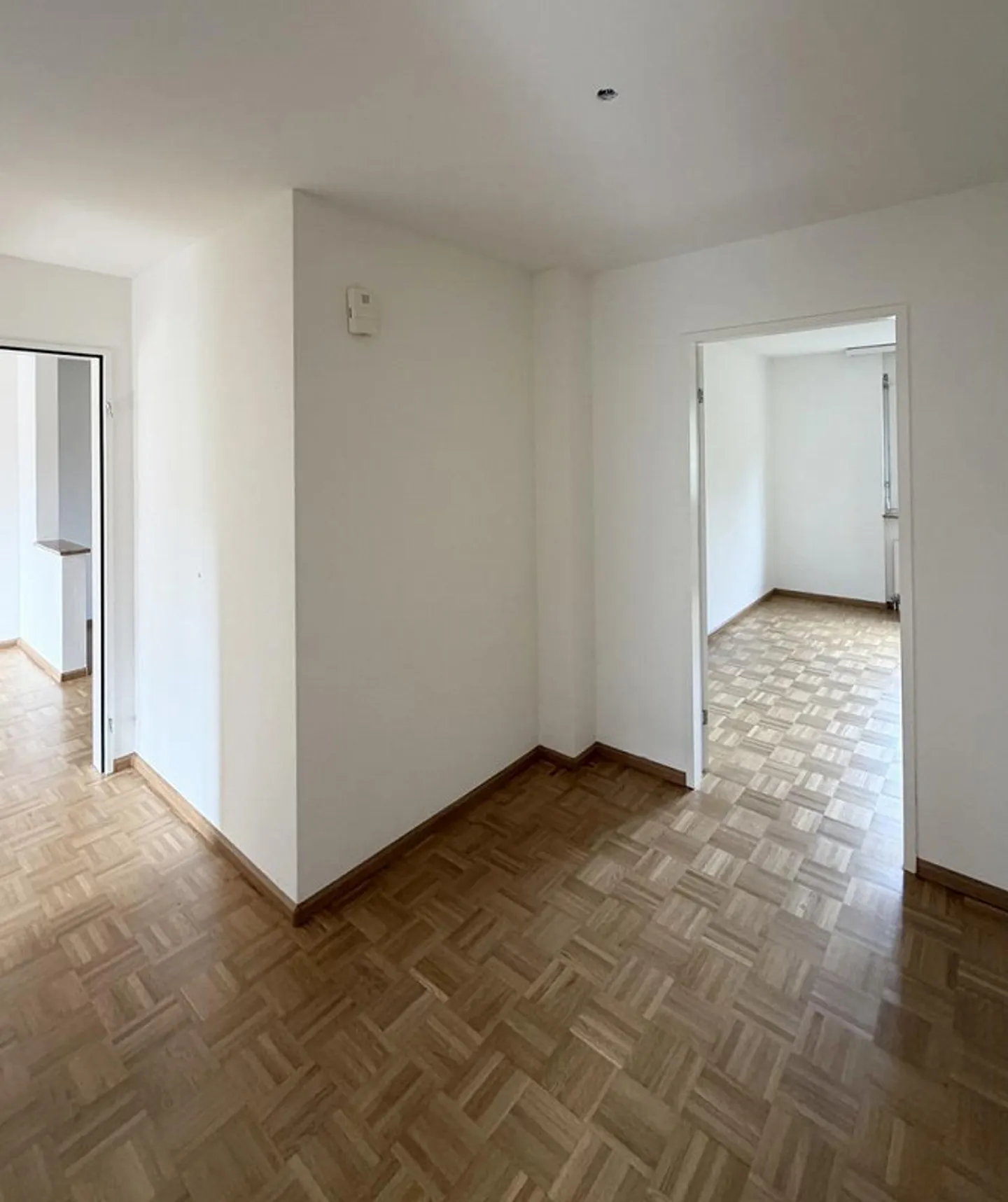 Appartement spacieux de 4 pièces dans un quartier familial à Aesch - Photo 7 sur 12