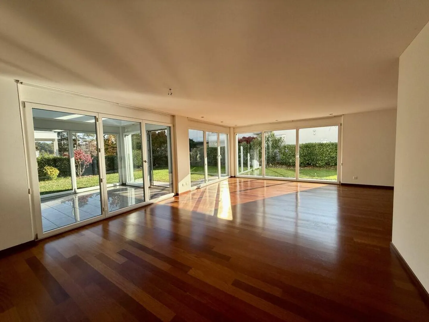 6.5 Zi. Einfamilienhaus mit Doppelgarage - Foto 2 von 14
