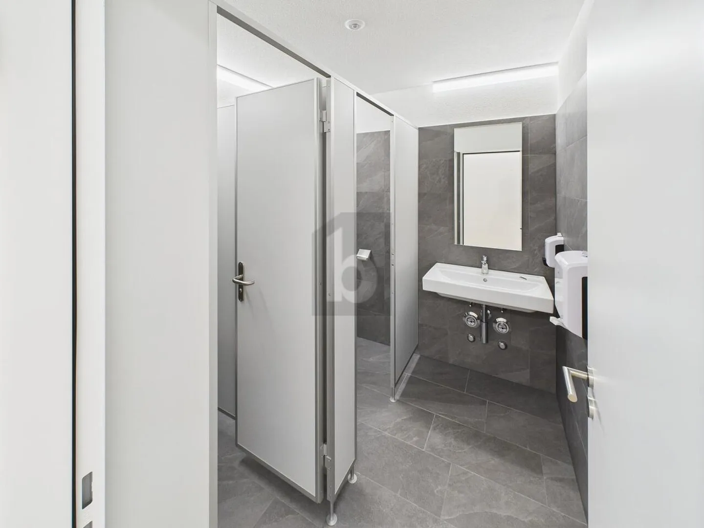 MODERNE, LUMINEUSE ET BONNE ACCESSIBILITÉ - Photo 5 sur 6