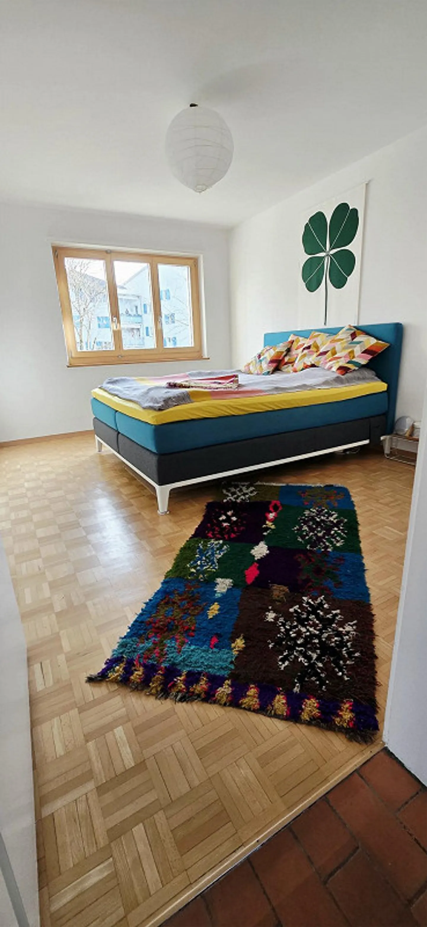 Charmant appartement de 2,5 pièces meublé en février avec grand balcon - Photo 2 sur 8