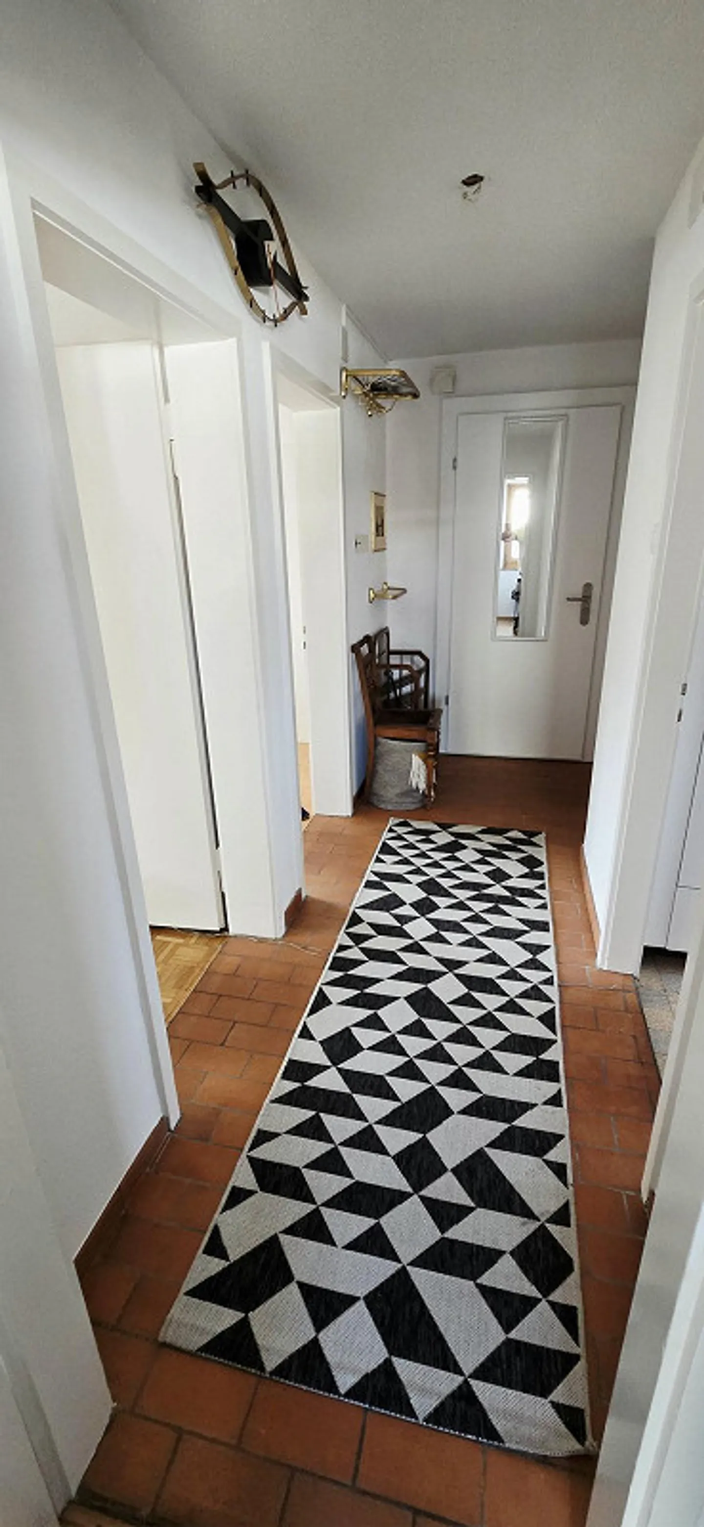 Charmant appartement de 2,5 pièces meublé en février avec grand balcon - Photo 5 sur 8