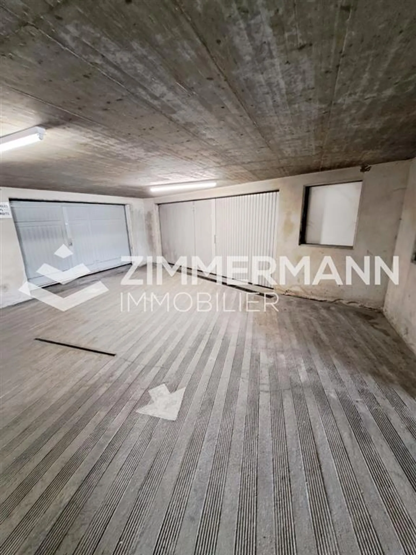 Espace de Parking Intérieur - Photo 3 sur 3