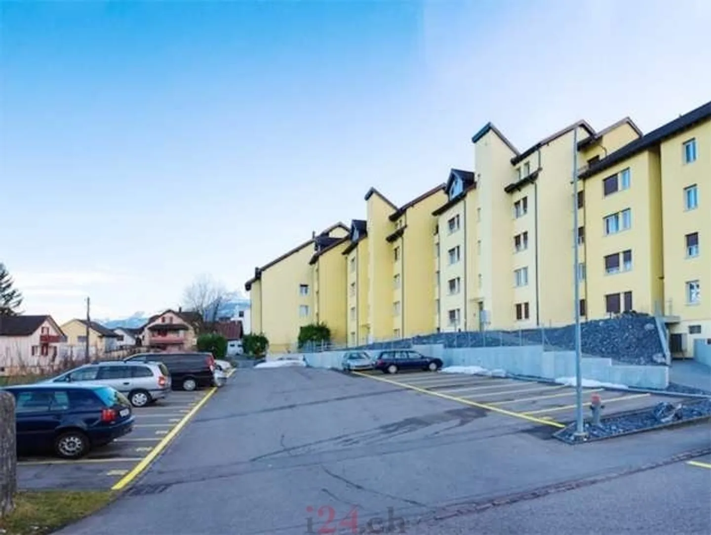 Praktischer Parkplatz - Foto 3 von 4