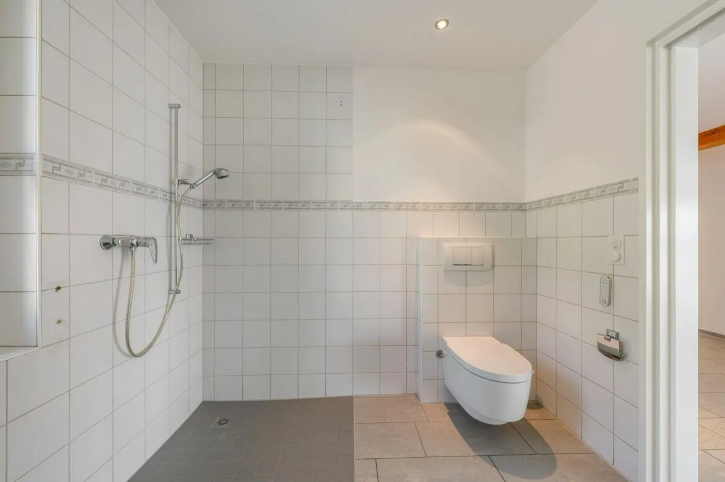 Detached 6.5-room house with integrated granny flat in a wonderful panoramic location! - Photo 10 of 23