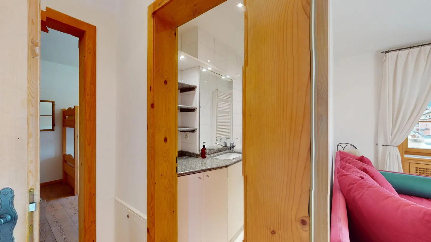 Charming Apartment in Silvaplana - Photo 15 of 46