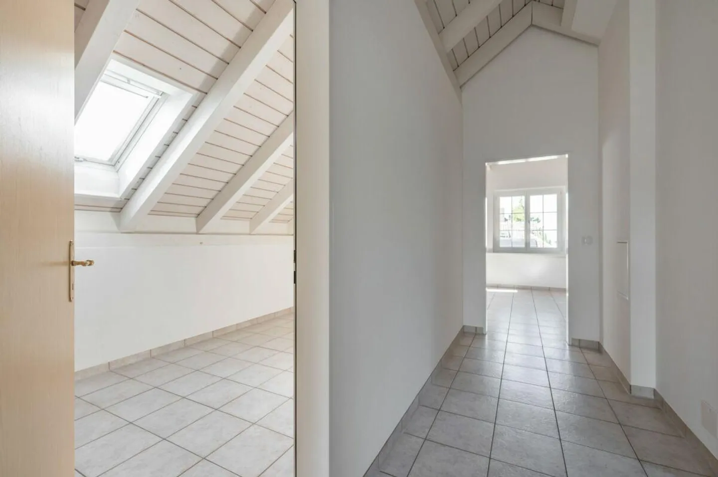 Detached 6.5-room house with integrated granny flat in a wonderful panoramic location! - Photo 16 of 23