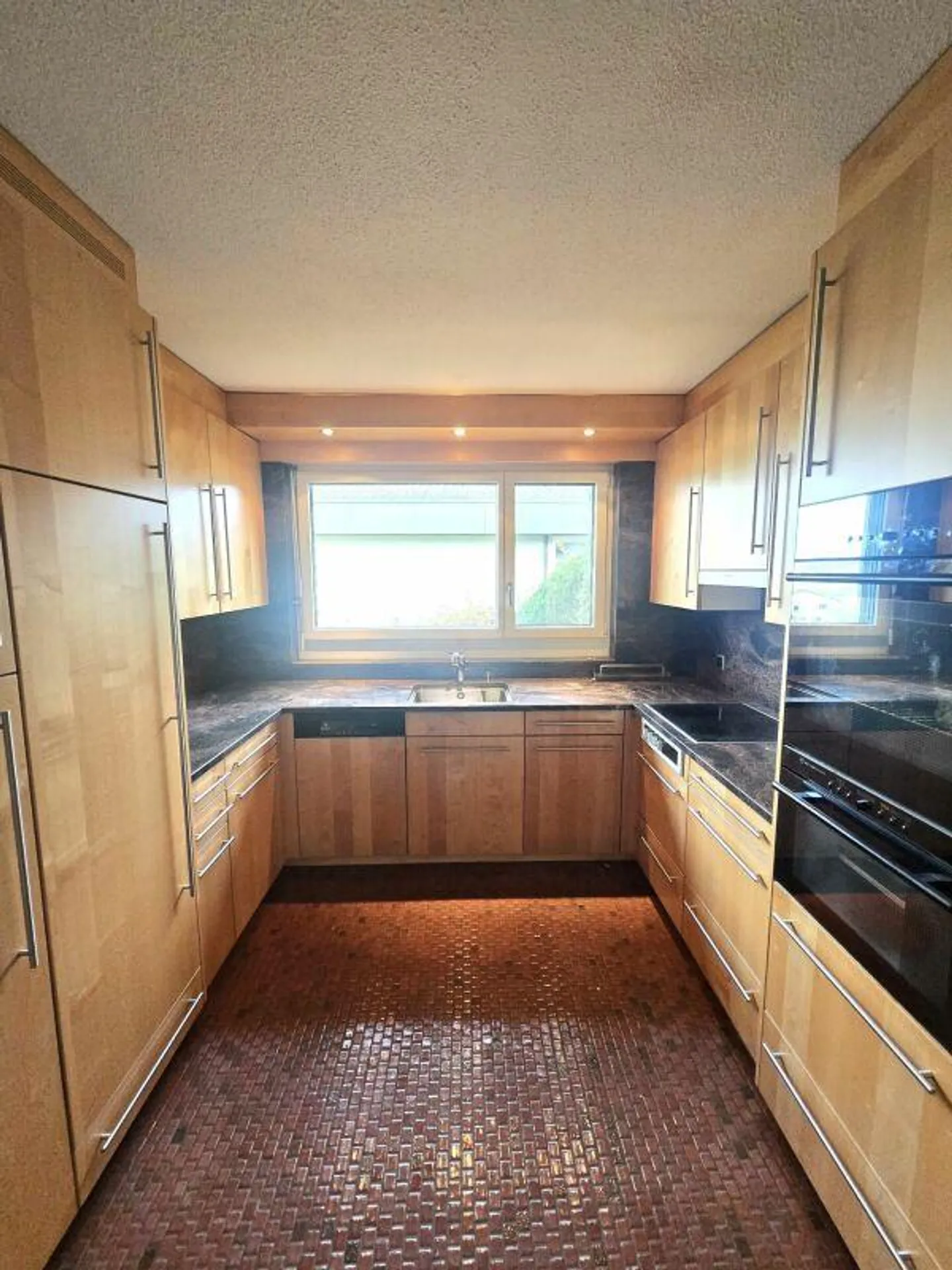 Maison individuelle confortable de 4,5 pièces avec véranda et grand jardin à Münchwilen. - Photo 4 sur 9