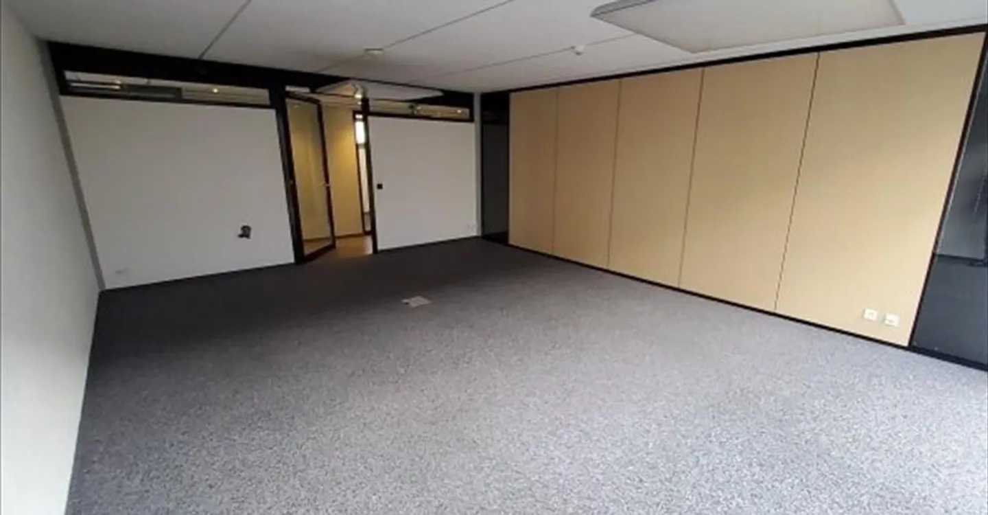 Espace de Bureau Moderne à Y-Parc - Photo 4 sur 6