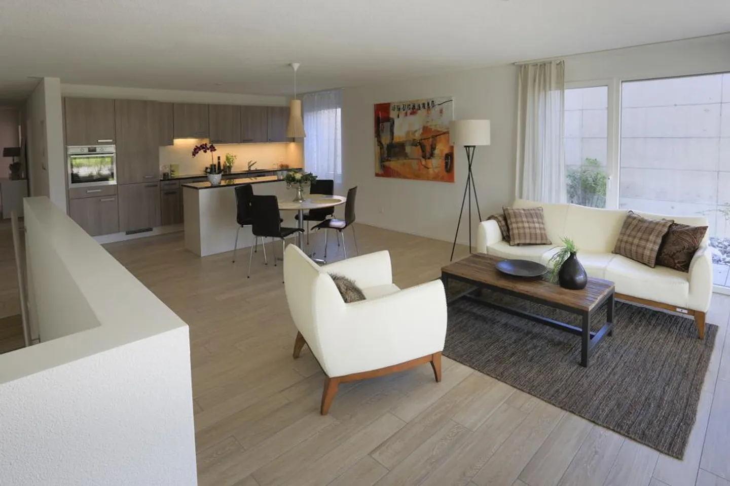 Charming apartment in a great location! - Photo 3 of 13