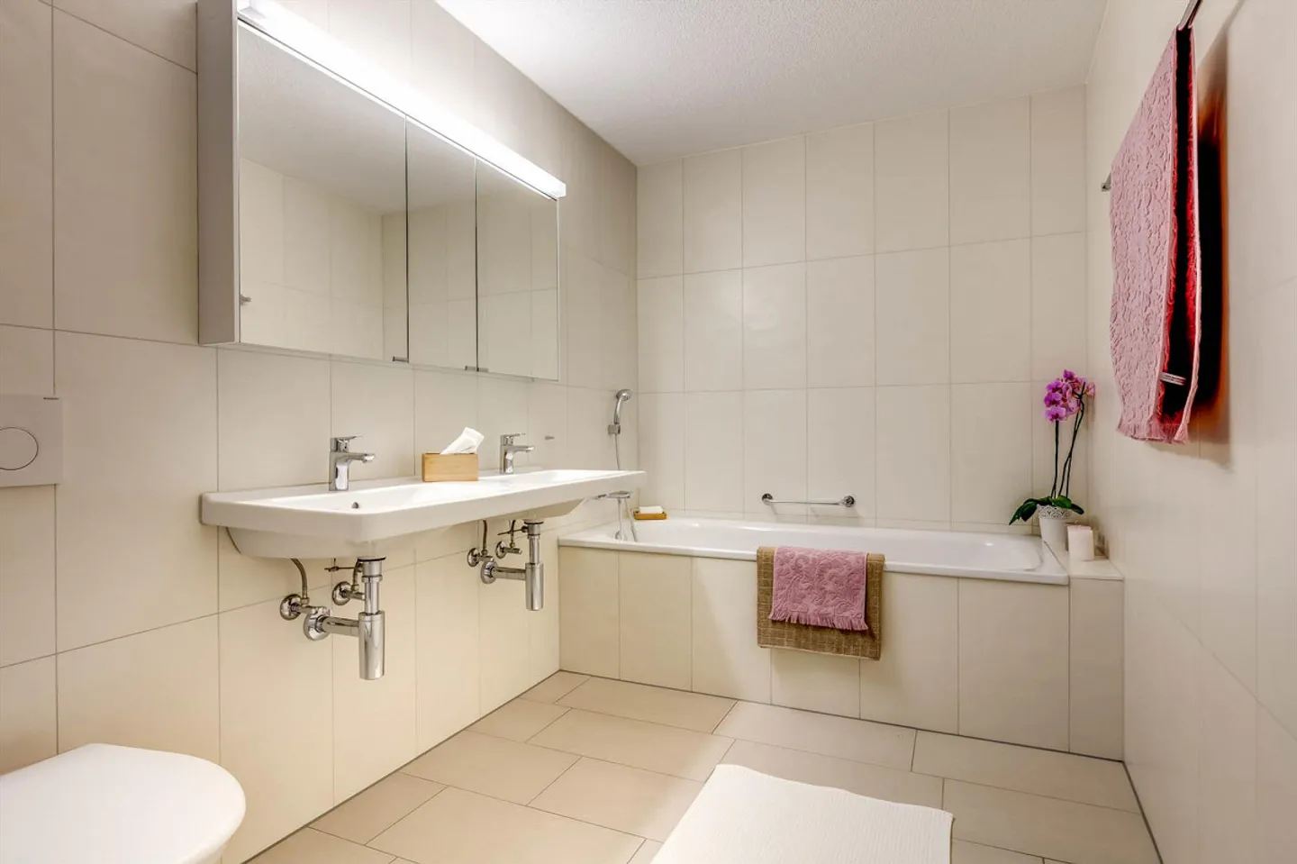 Charming apartment in a great location! - Photo 11 of 13