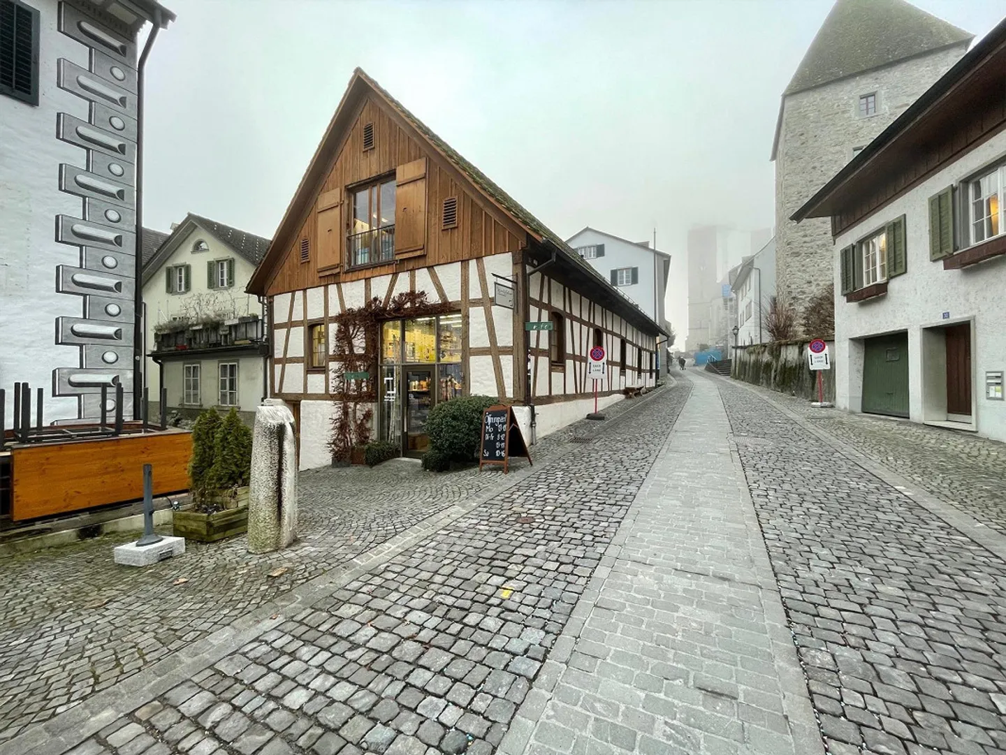 Bâtiment commercial dans la vieille ville - Photo 2 sur 16