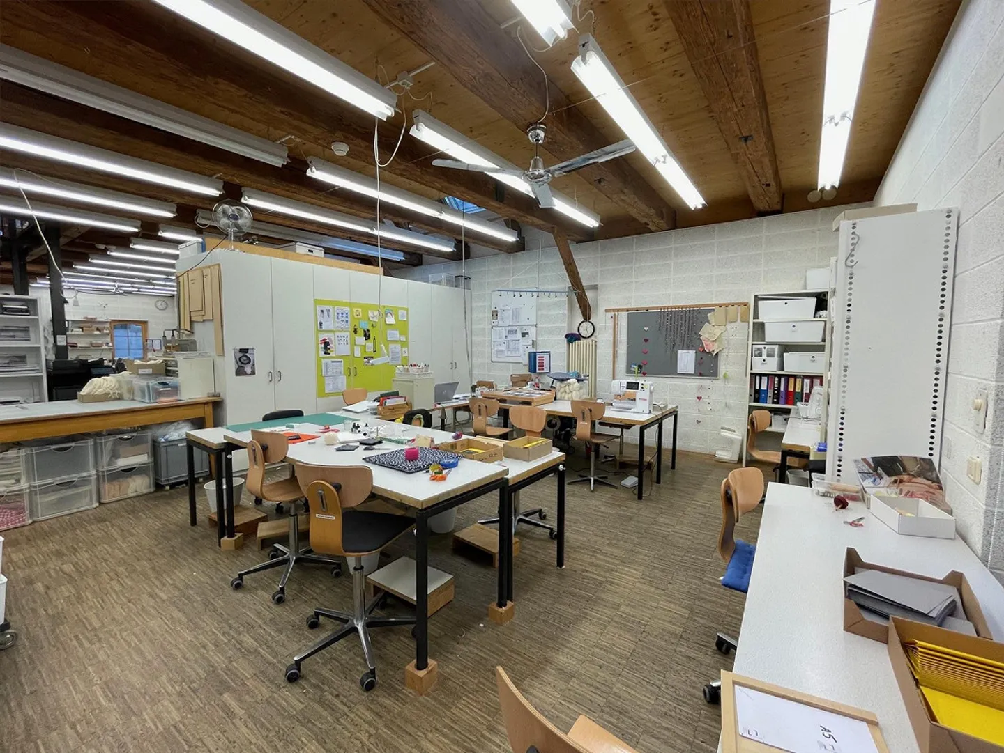 Bâtiment commercial dans la vieille ville - Photo 4 sur 16