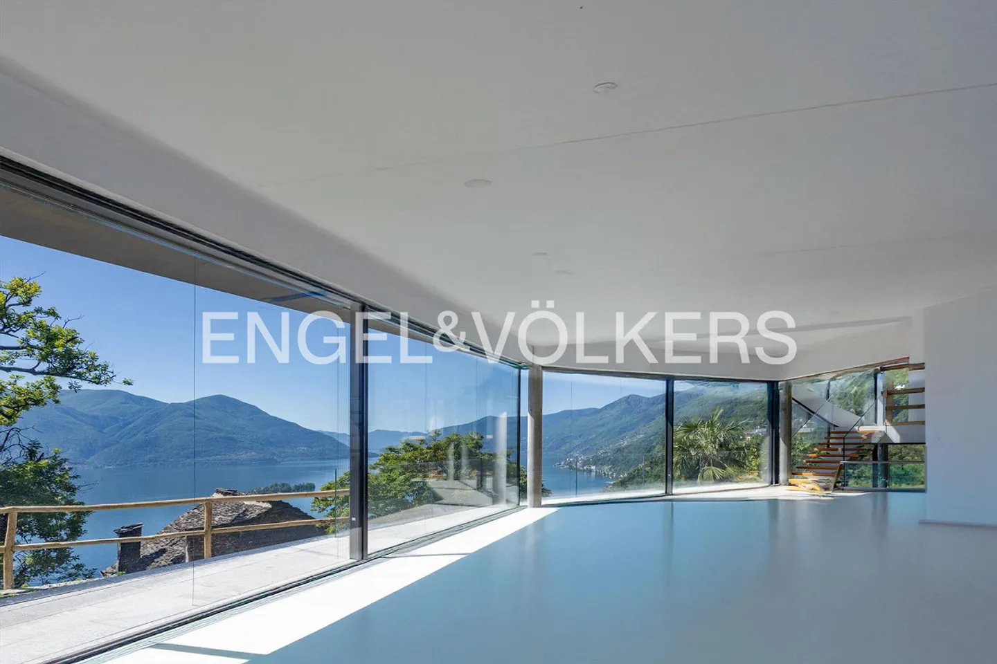 Stilvolle Villa mit Seeblick - Foto 3 von 12