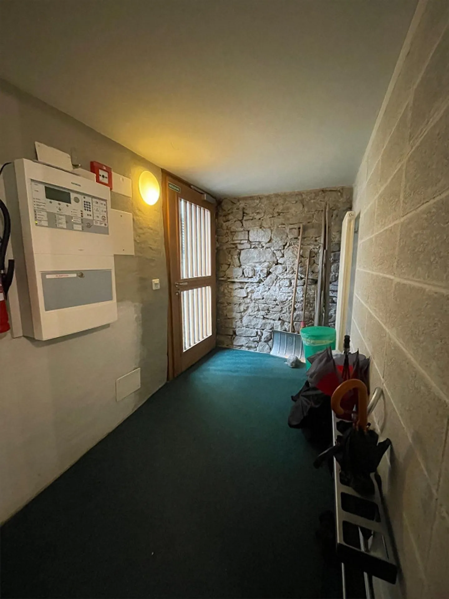 Bâtiment commercial dans la vieille ville - Photo 12 sur 16