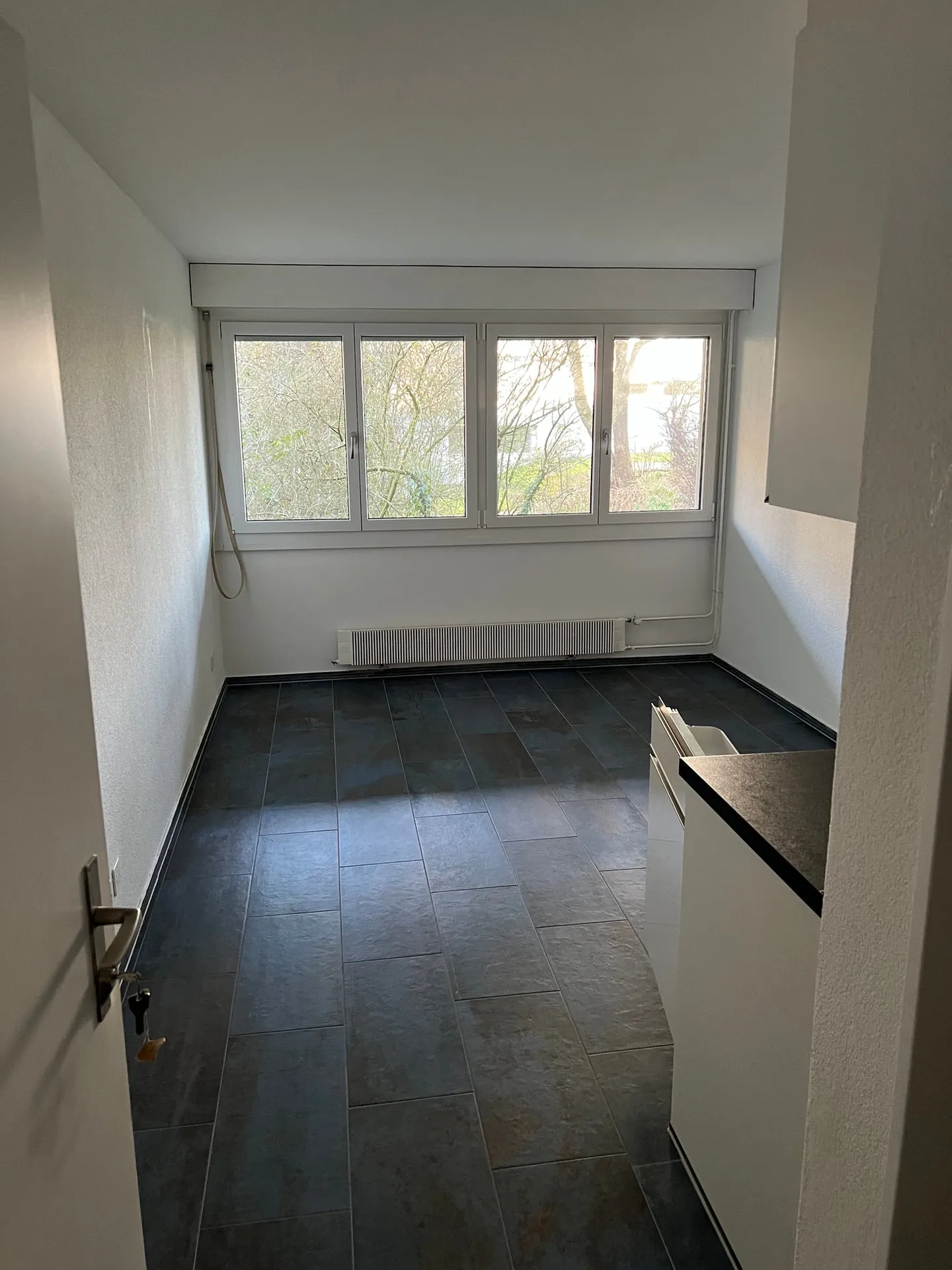 Studio 1 pièce confortable dans un emplacement calme à Ittigen - Photo 2 sur 4