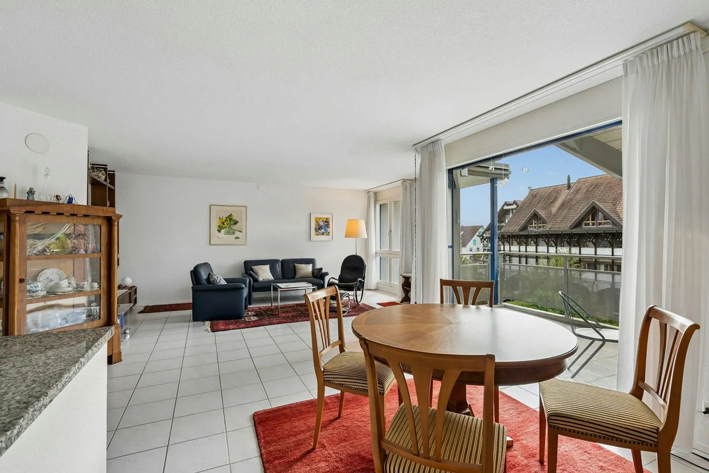 Spacious 3½-room condominium with two balconies - Photo 2 of 12