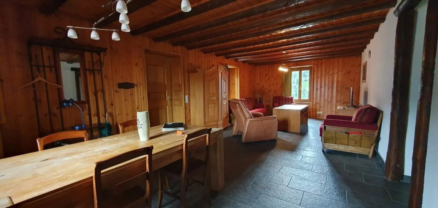 geräumige 4,5 Zimmer im Zentrum des Dorfes in der Nähe von Annehmlichkeiten - Foto 2 von 12