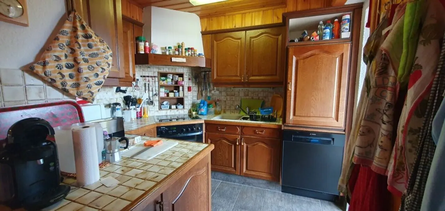 geräumige 4,5 Zimmer im Zentrum des Dorfes in der Nähe von Annehmlichkeiten - Foto 5 von 12