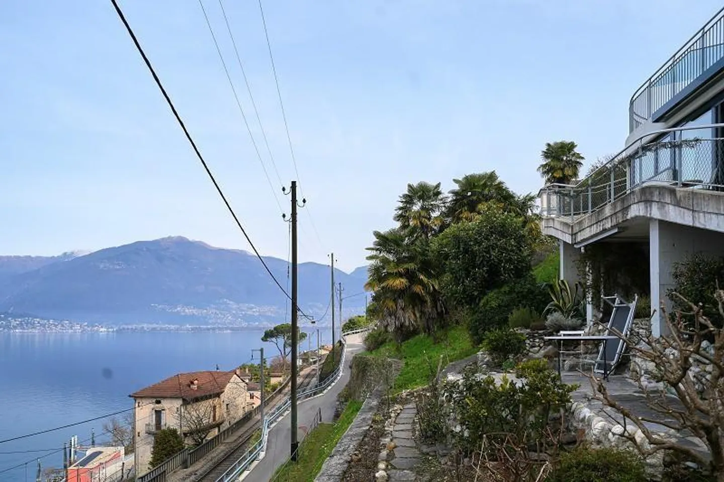 Terrain constructible de 535 m2 avec une magnifique vue panoramique sur le lac - Photo 4 sur 16