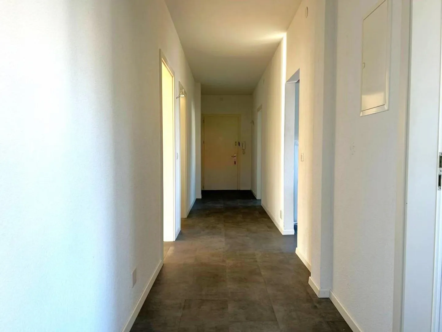 Appartamento luminoso di 4 stanze, situato in posizione centrale, con due grandi terrazze - Foto 17 di 24