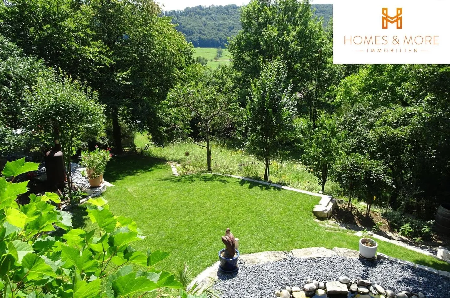 HOCH ÜBER DEM DORF AN RUHIGER LAGE - Foto 1 von 10