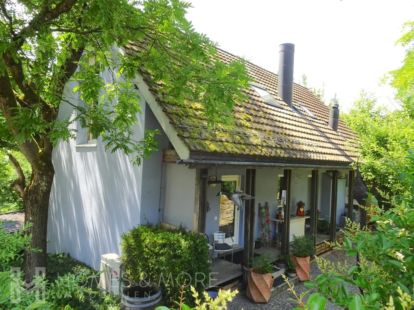 HOCH ÜBER DEM DORF AN RUHIGER LAGE - Foto 2 von 10