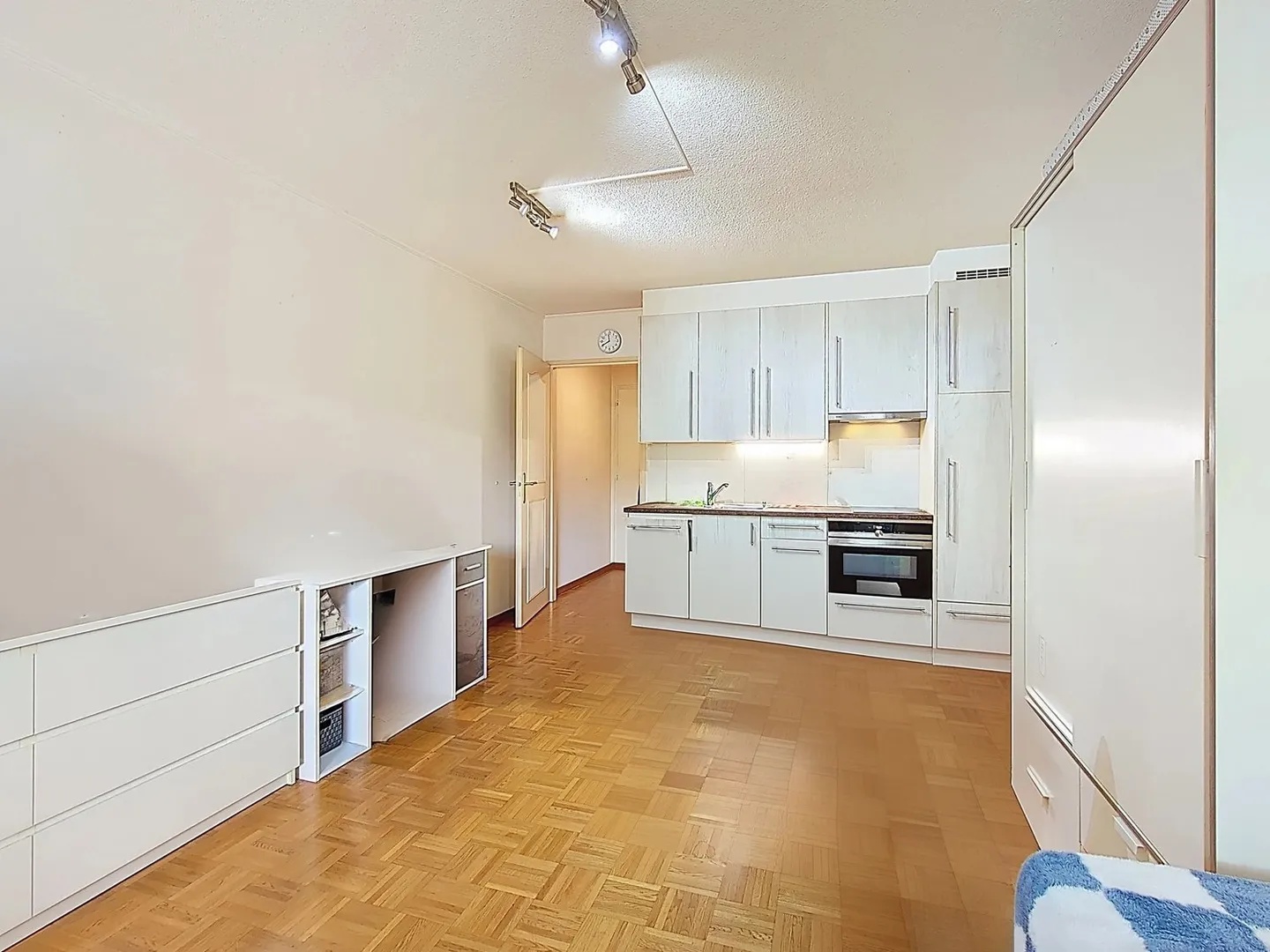 EXKLUSIV! Charmantes Studio mit freier Aussicht auf die Grünflächen - Foto 1 von 10