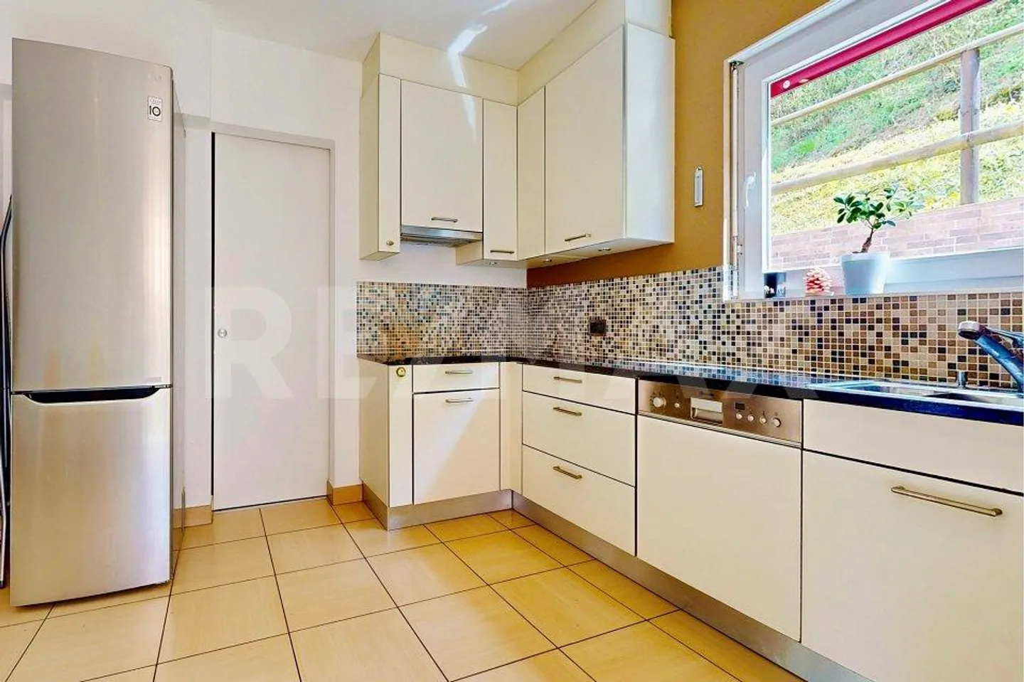 Einfamilienhaus mit Garten - Foto 7 von 13