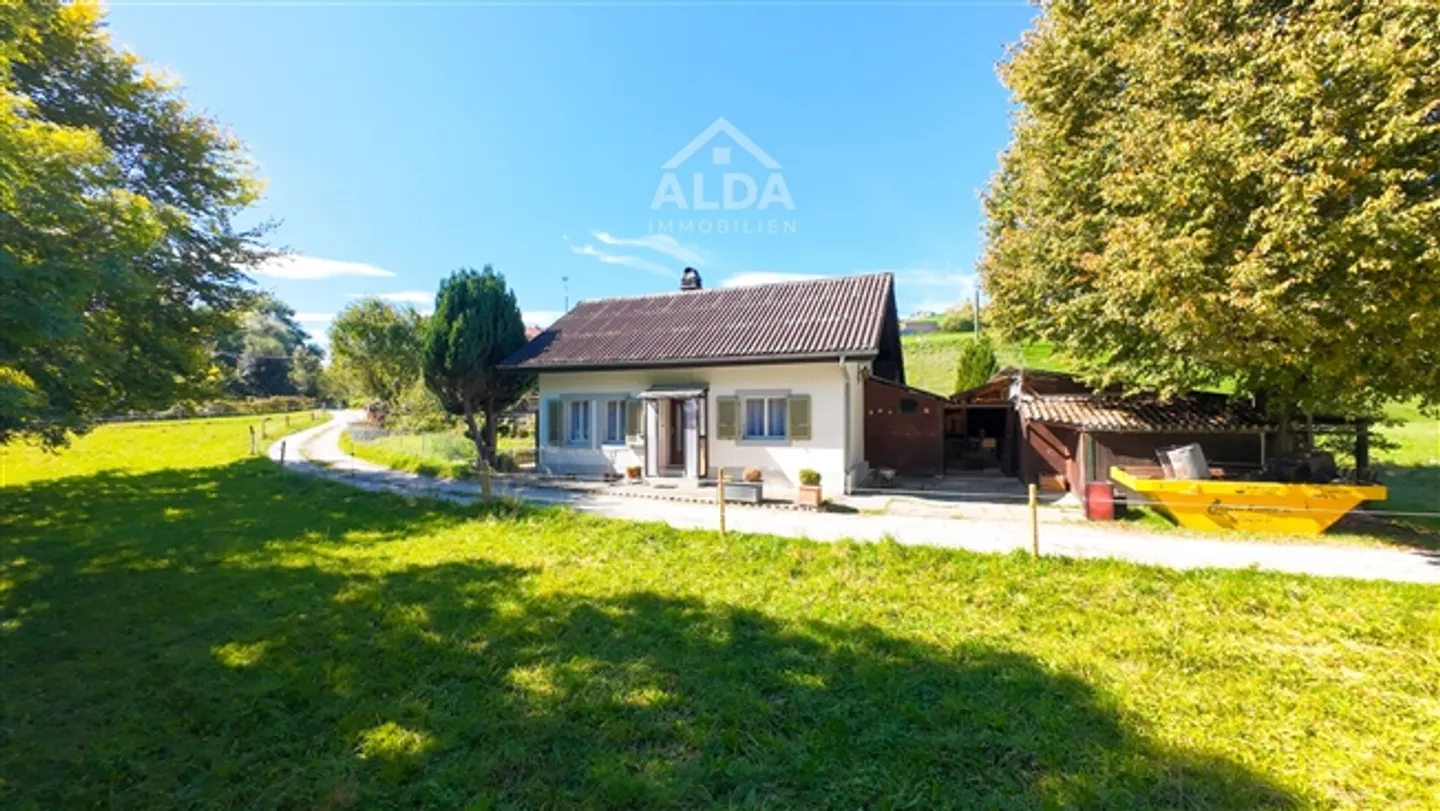 «Einfamilienhaus mit grossem Grundstück an idyllischer Lage» - Foto 1 von 13
