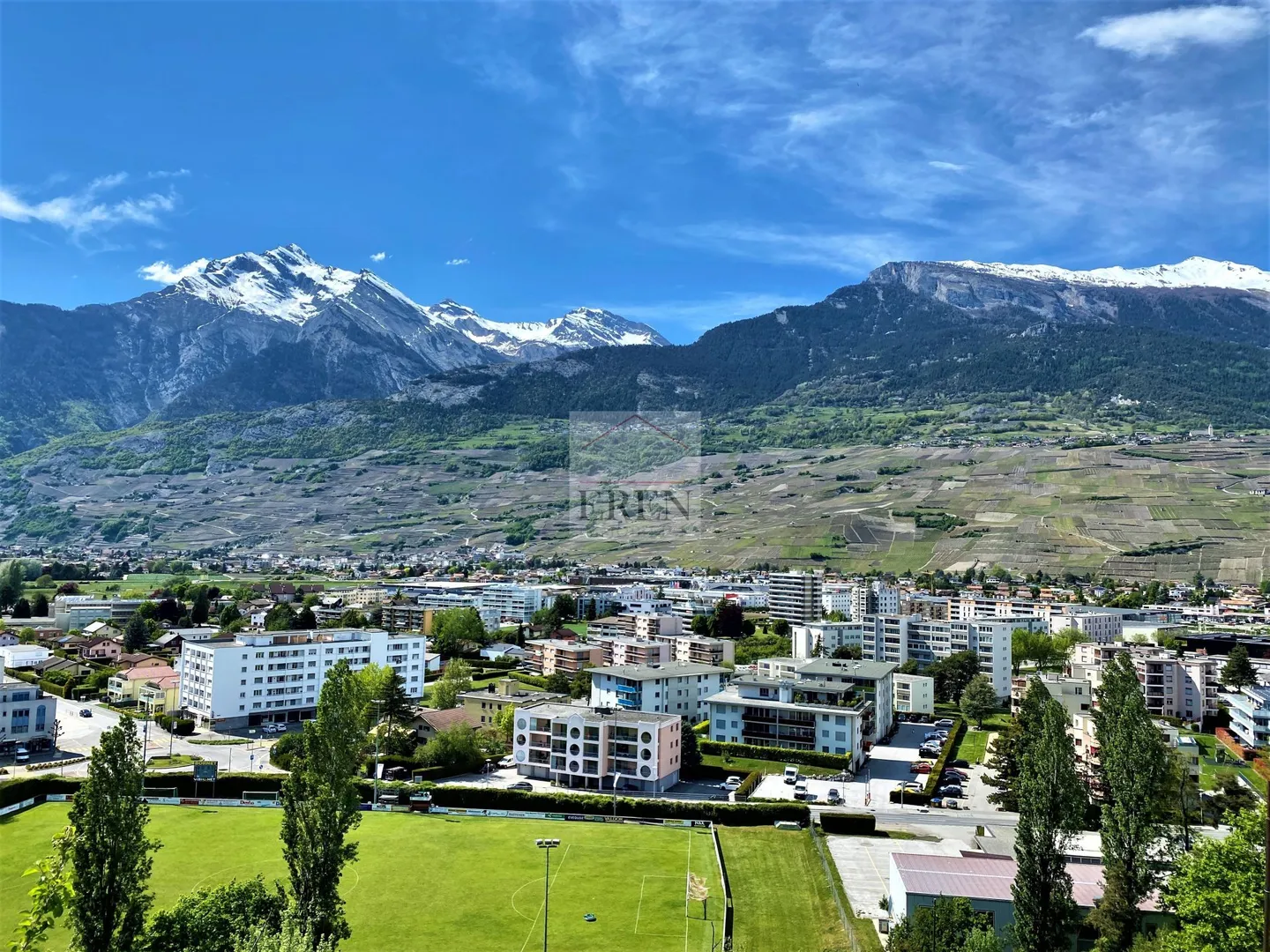 Attico panoramico 4,5 locali completamente vetrati con balcone-terrazza angolare di 72m2 - Foto 9 di 10