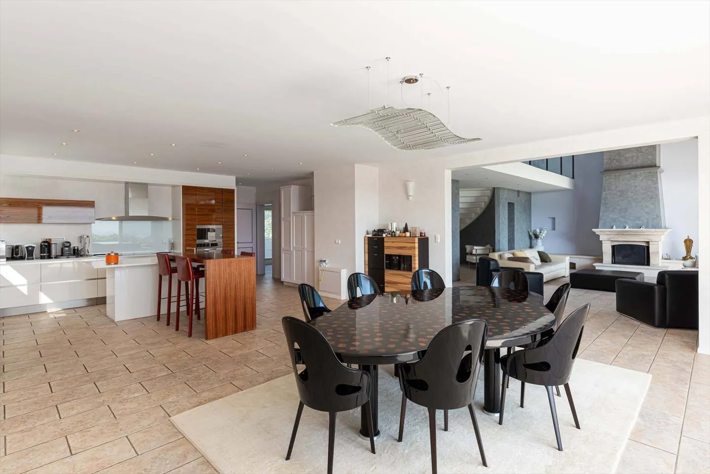 Incredible individual property - Photo 4 of 9