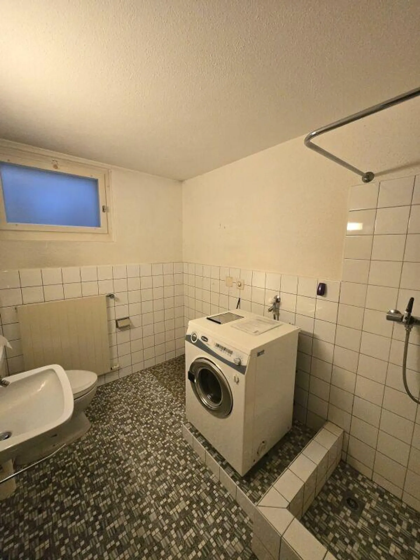 Maison individuelle confortable de 4,5 pièces avec véranda et grand jardin à Münchwilen. - Photo 9 sur 9