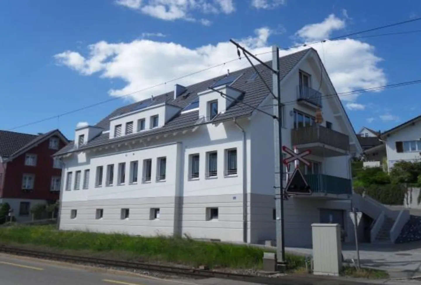 Moderne 2.5 Zimmer-Wohnung mit Balkon - Foto 1 von 9