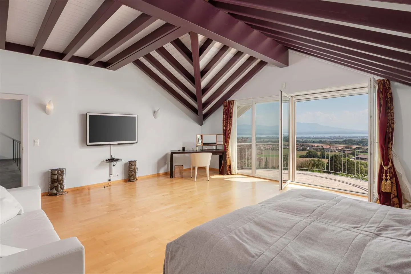 Incredible individual property - Photo 7 of 9