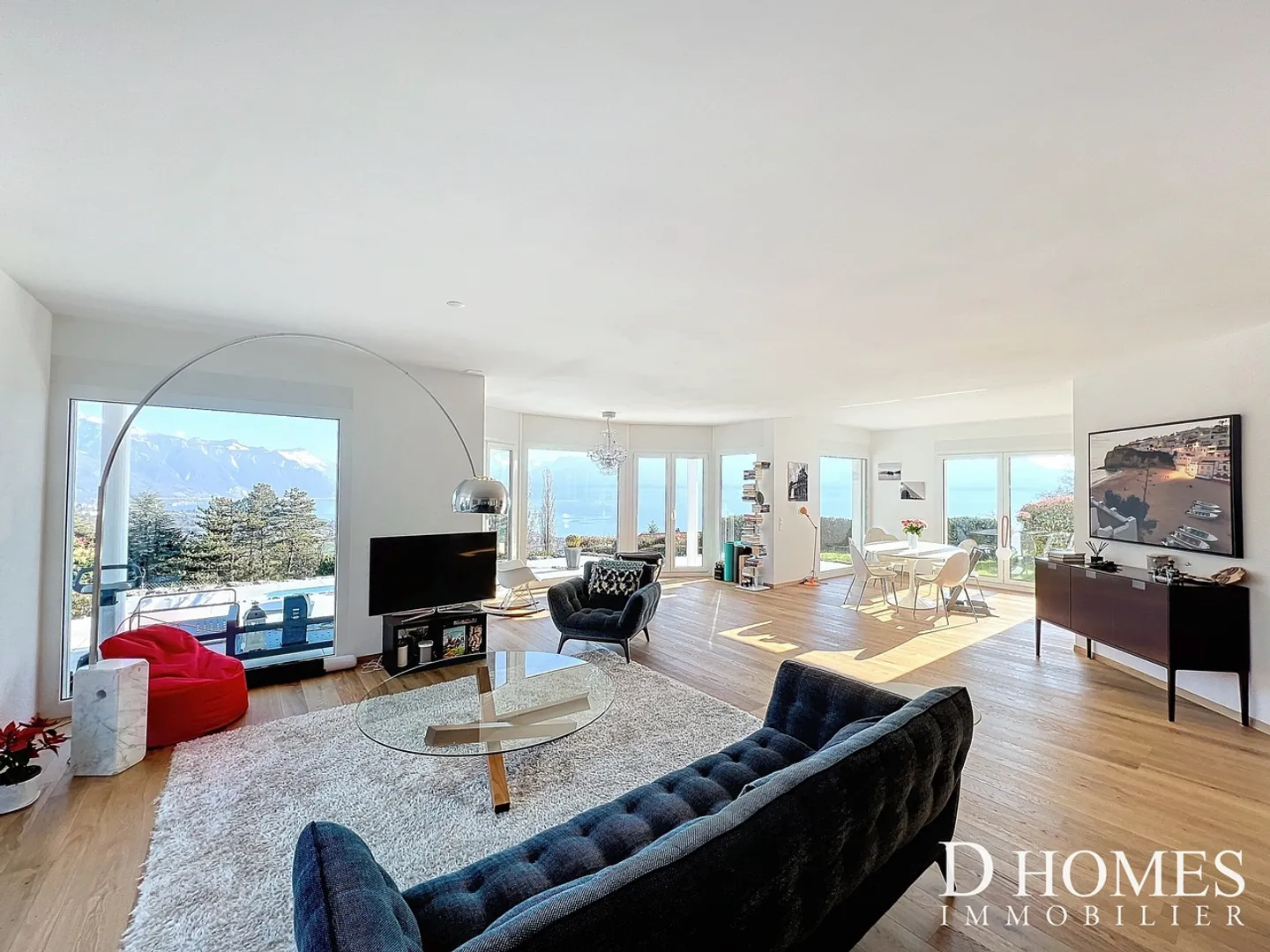 EXCLUSIVE I Magnificent villa with stunning lake view - Photo 1 of 22